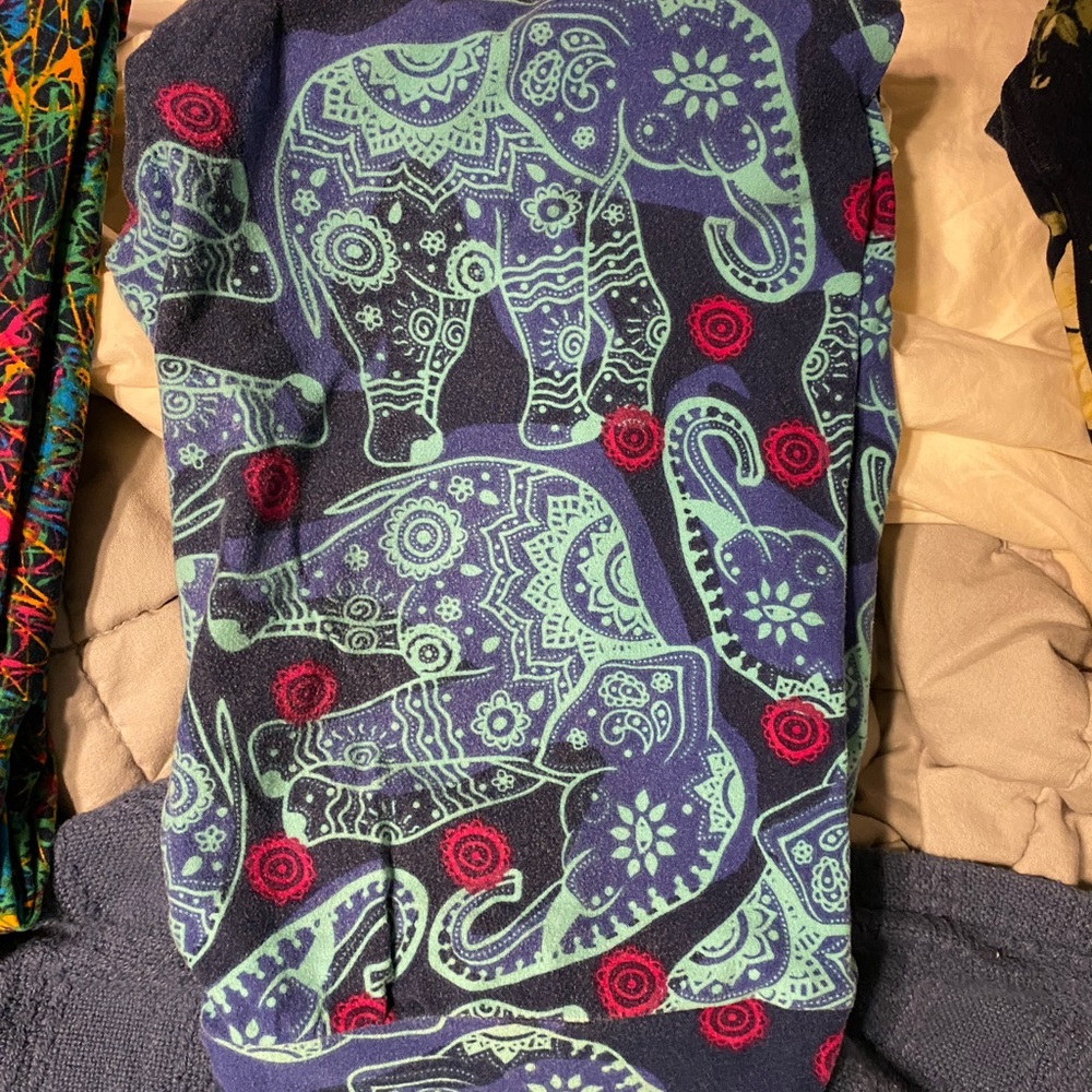Lularoe Mosaic Elephants OS leggings